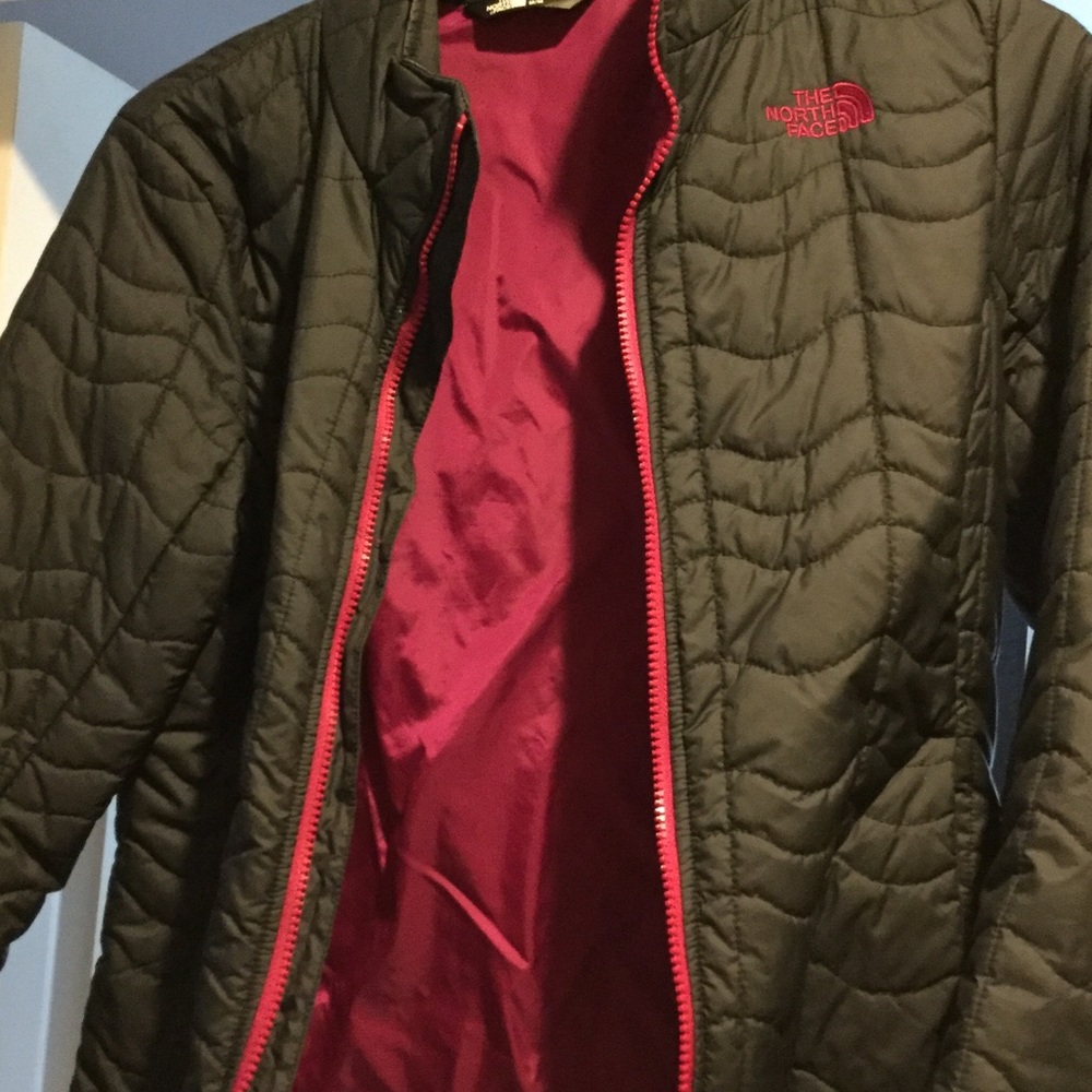Women’s North Face ultralight puff jacket